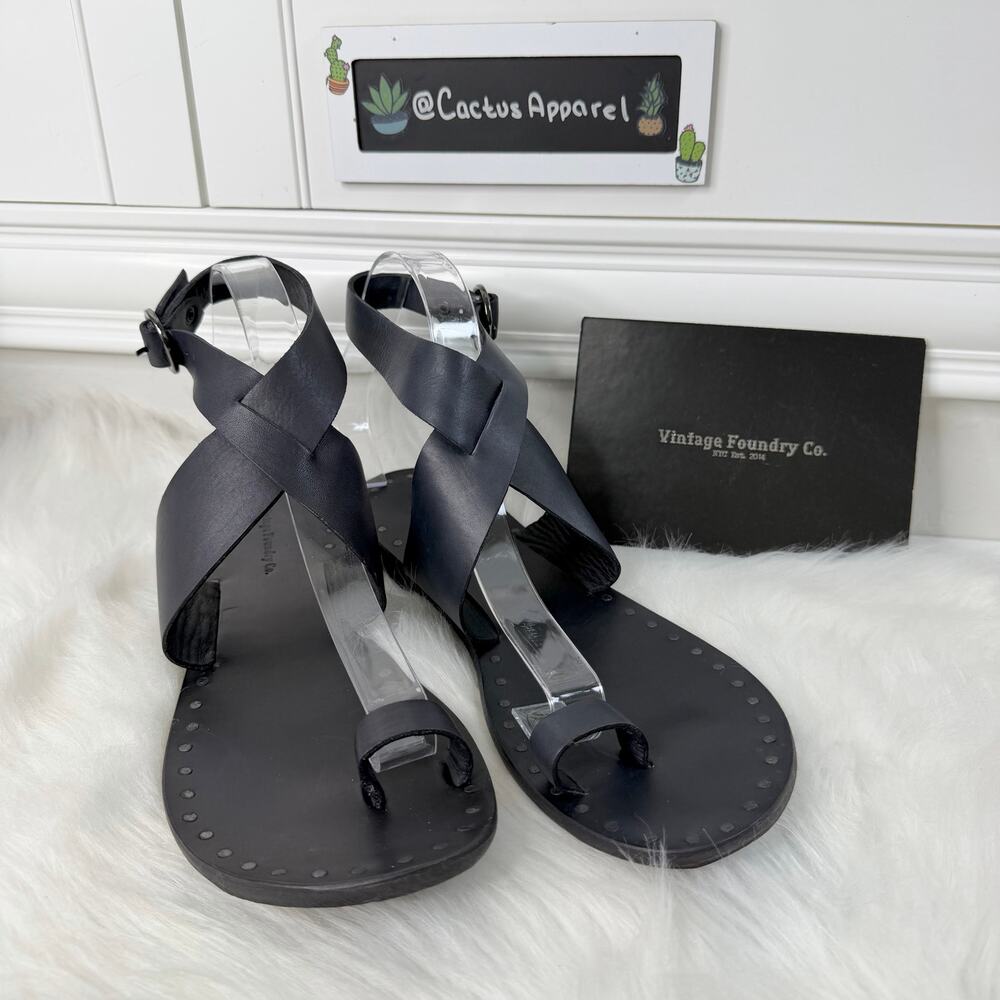 New Vintage Foundry Co Geneva Leather Navy/Black Toe Loop Sandals Size 9